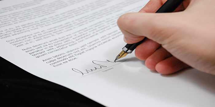 firma di un avvocato su documento