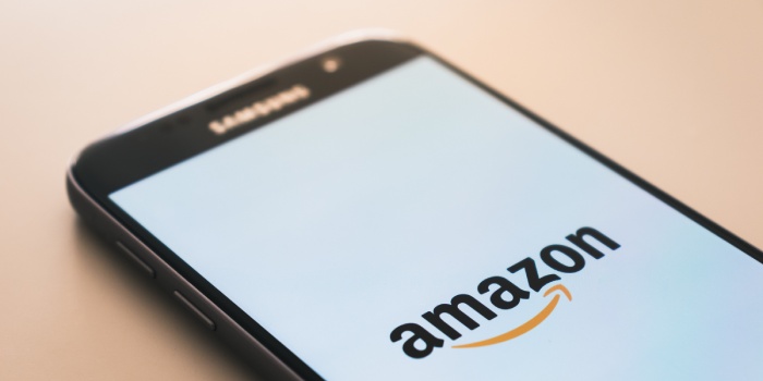 app di amazon aperta sul cellulare