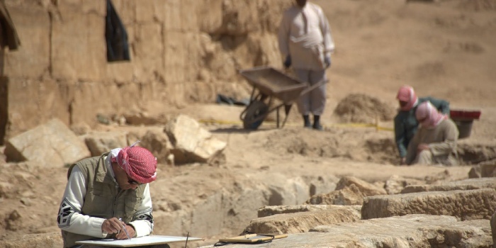 archeologo a lavoro